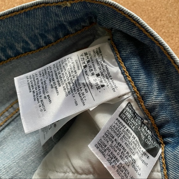 Levi’s Ribcage Shorts - Picture 7 of 8